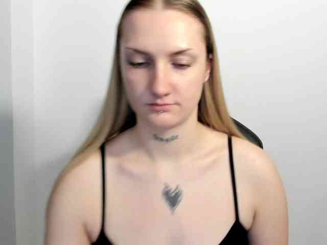 AlexaKisses webcam