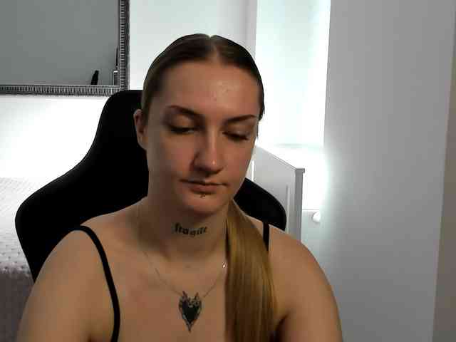 AlexaKisses bongacams