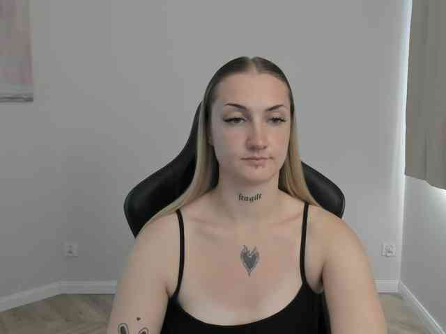 AlexaKisses webcam