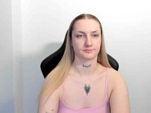 AlexaKisses webcam