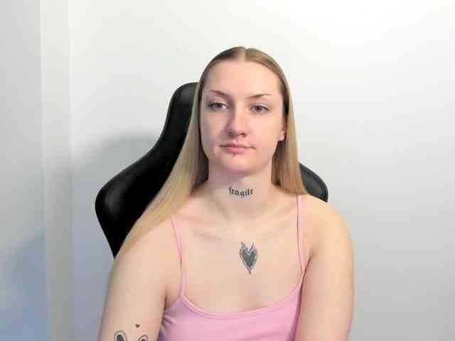 AlexaKisses webcam
