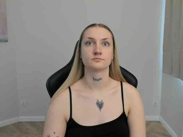 AlexaKisses webcam