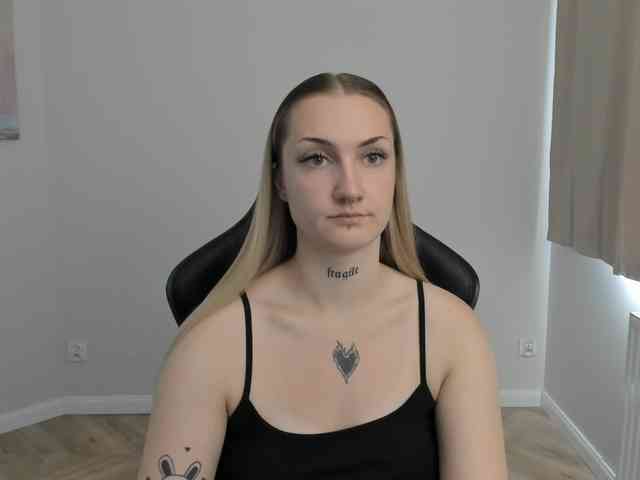 AlexaKisses webcam