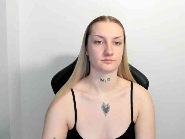 AlexaKisses webcam