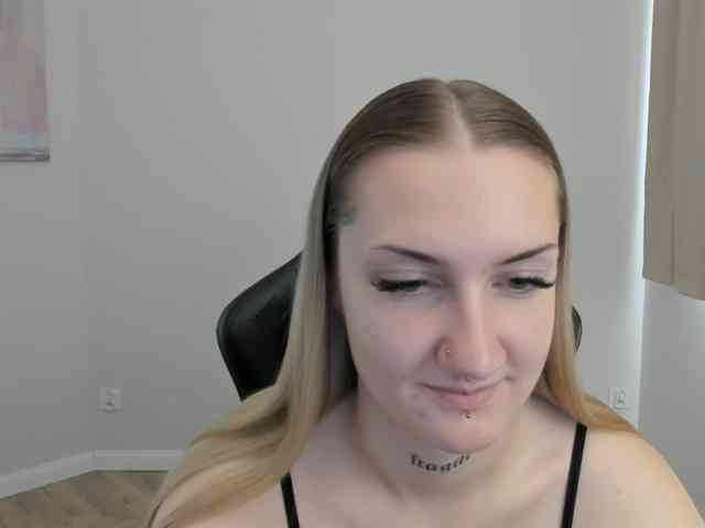 AlexaKisses webcam