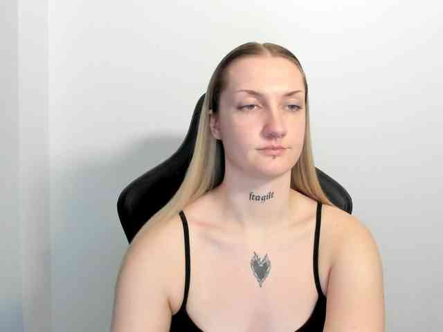 AlexaKisses webcam