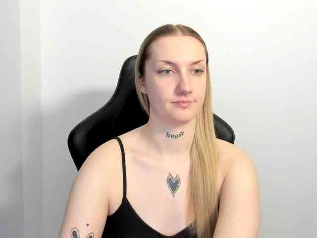 AlexaKisses webcam