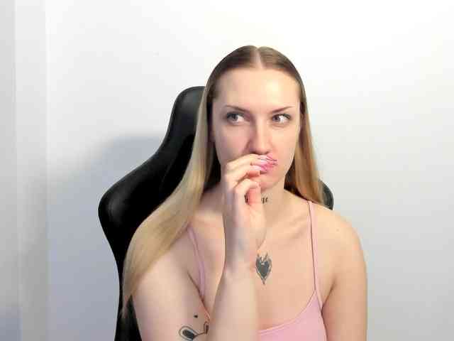 AlexaKisses