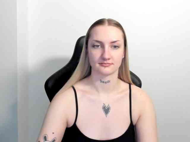 AlexaKisses webcam