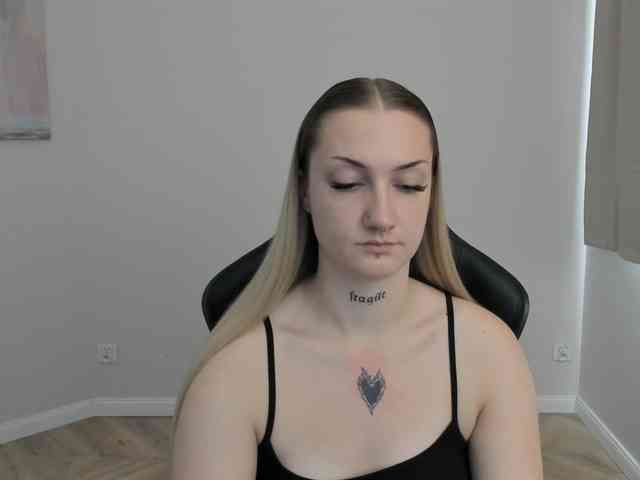 AlexaKisses webcam
