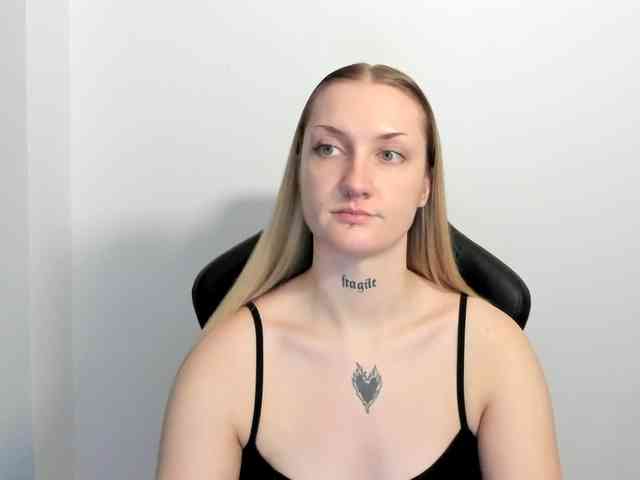 AlexaKisses webcam