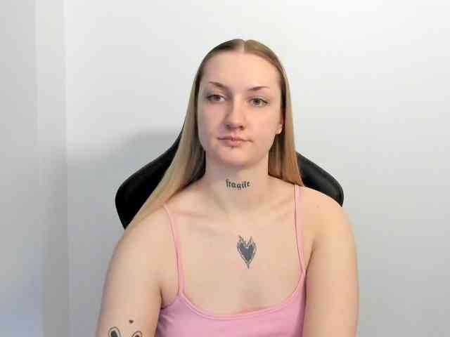 AlexaKisses webcam