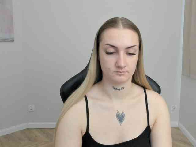 AlexaKisses