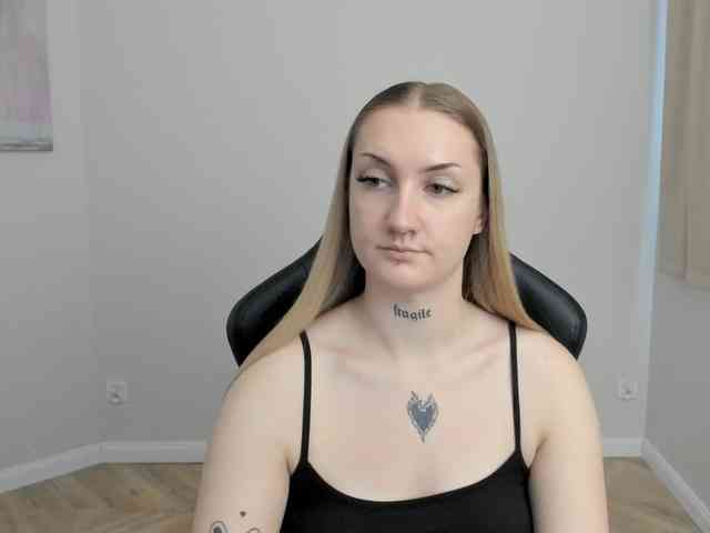 AlexaKisses webcam