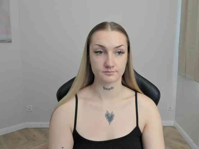 AlexaKisses webcam