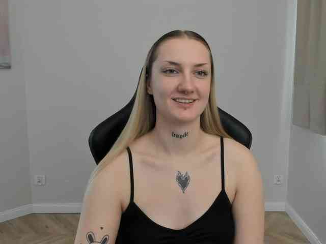 AlexaKisses webcam