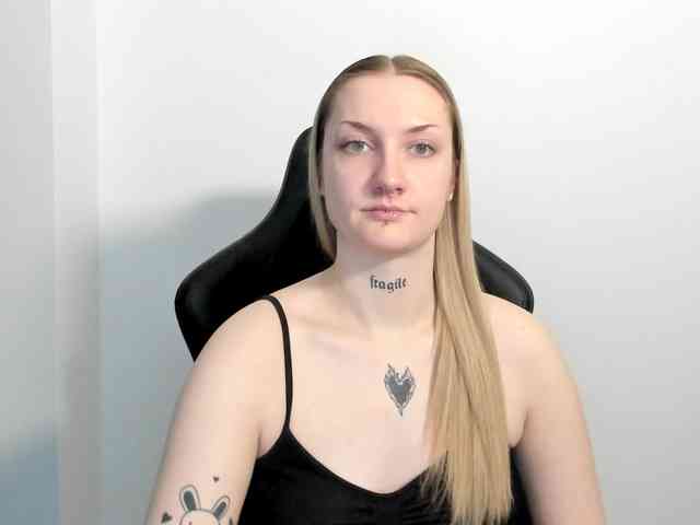 AlexaKisses webcam