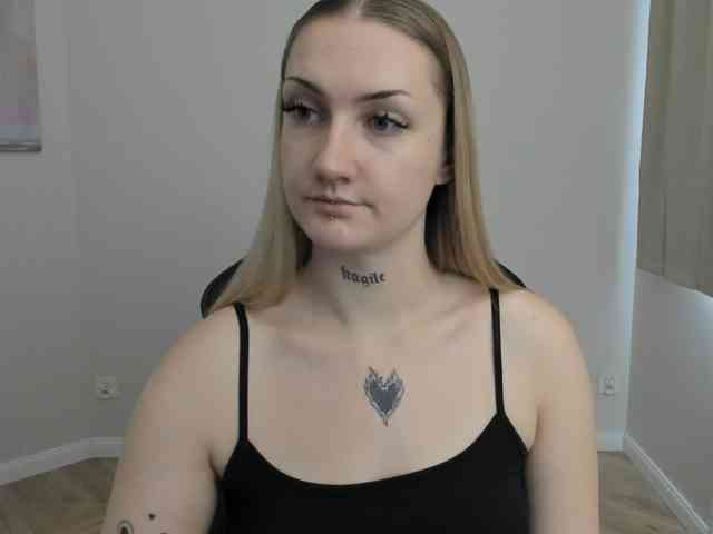 AlexaKisses webcam