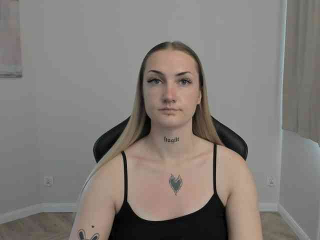 AlexaKisses webcam