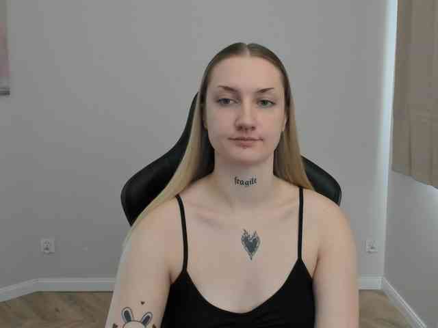 AlexaKisses