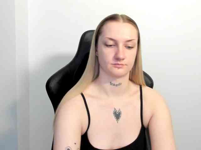 AlexaKisses webcam