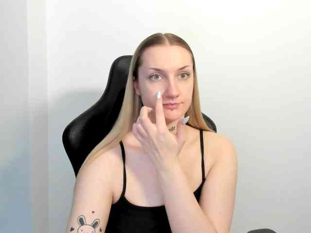 AlexaKisses webcam