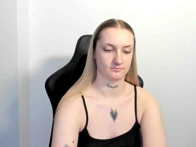 AlexaKisses webcam