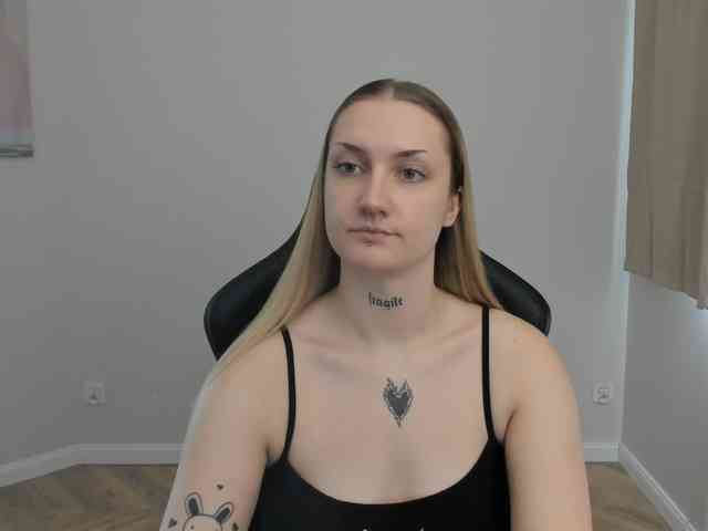 AlexaKisses webcam