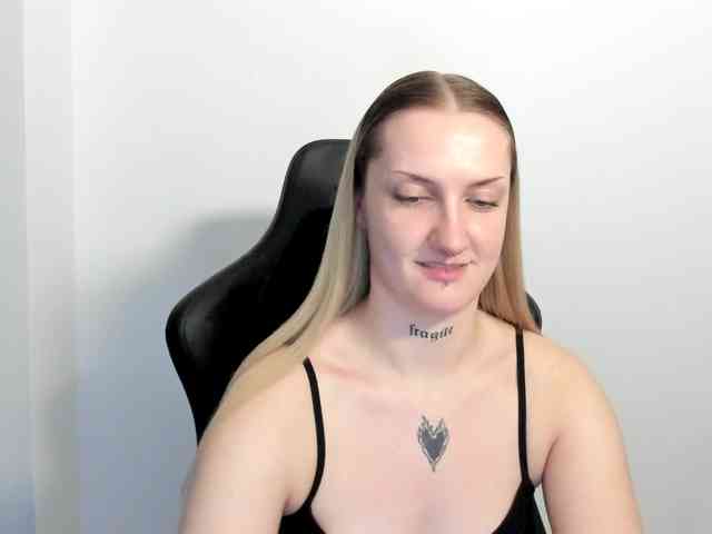 AlexaKisses webcam
