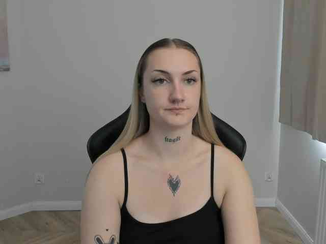 AlexaKisses webcam