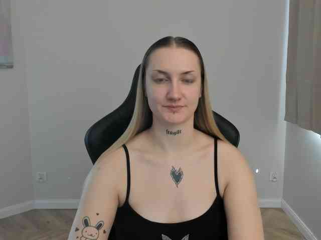 AlexaKisses webcam