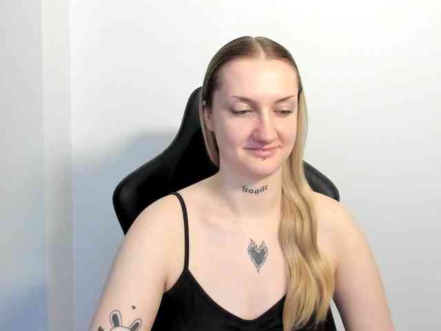AlexaKisses webcam