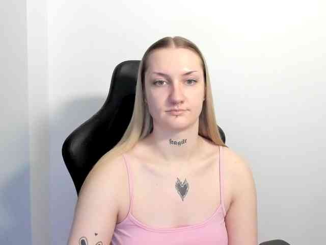 AlexaKisses webcam