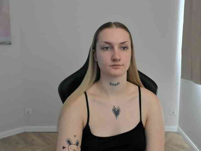 AlexaKisses webcam