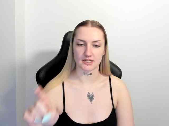 AlexaKisses webcam