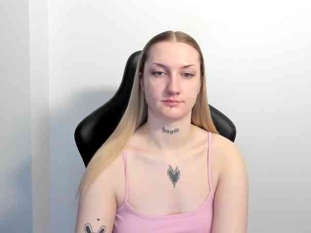 AlexaKisses webcam