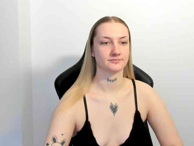 AlexaKisses