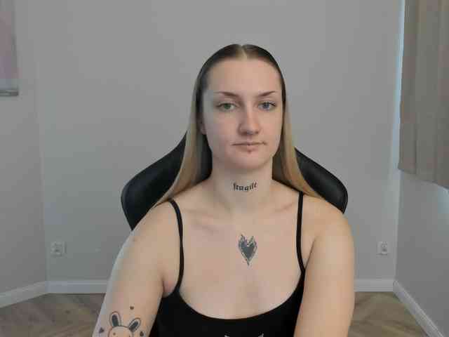 AlexaKisses webcam