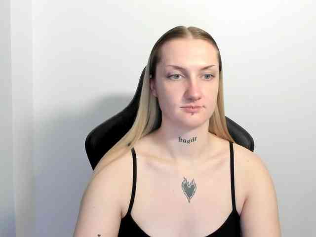 AlexaKisses webcam