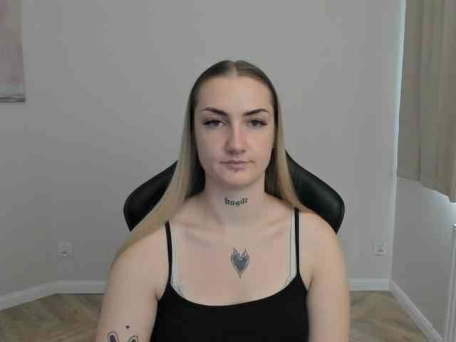 AlexaKisses webcam
