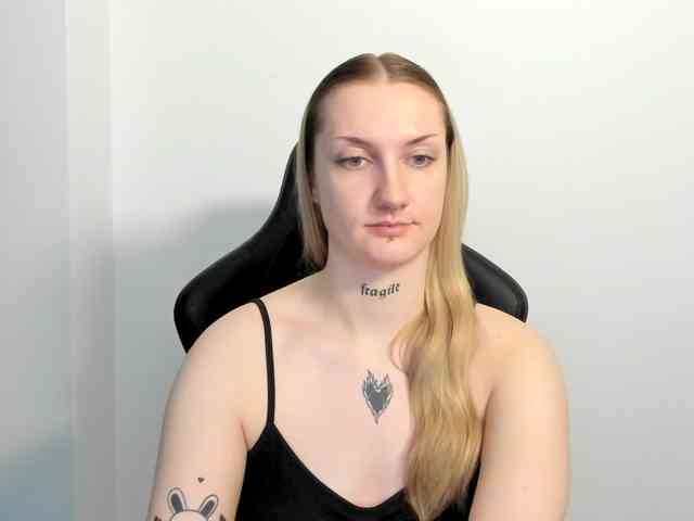 AlexaKisses webcam