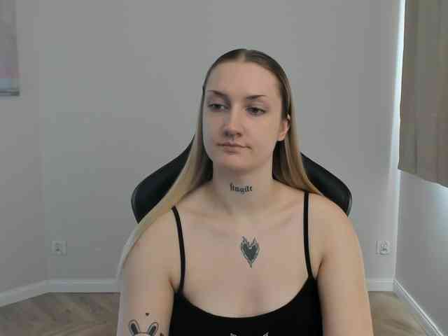 AlexaKisses webcam