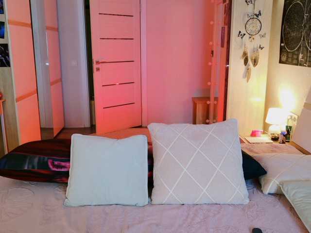 EvaRoss, live now on BongaCams