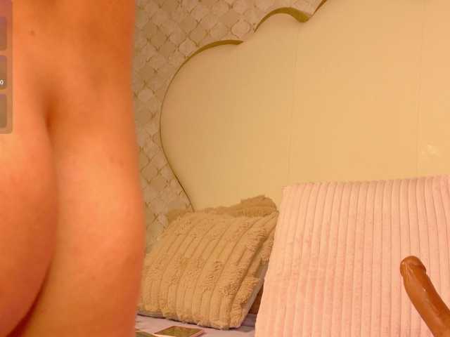 MhiaBella Live Cam and Statistics on UnifiedCams