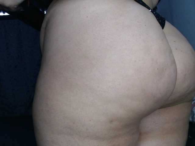 le modèle soe-lara est en webcam porno dans un show sur le site bongacams, il possède les tags suivants: Latino/Hispanic,Brunette,Shaved