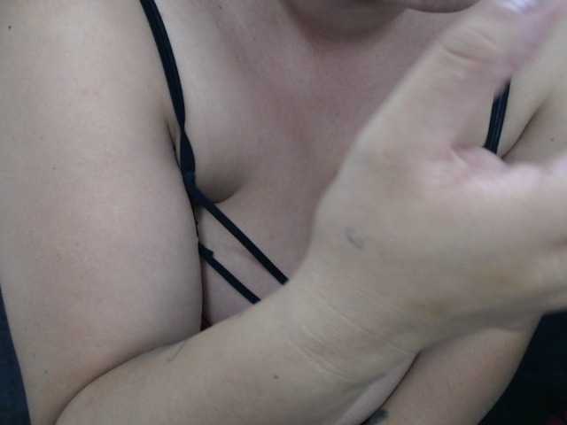 soe-lara live cam on BongaCams