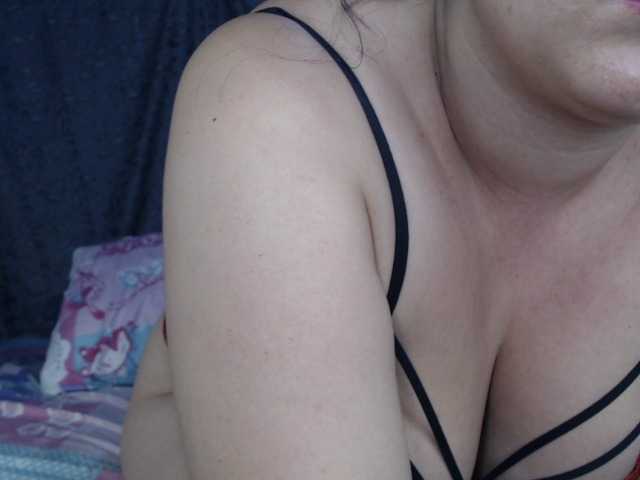 soe-lara live cam on BongaCams