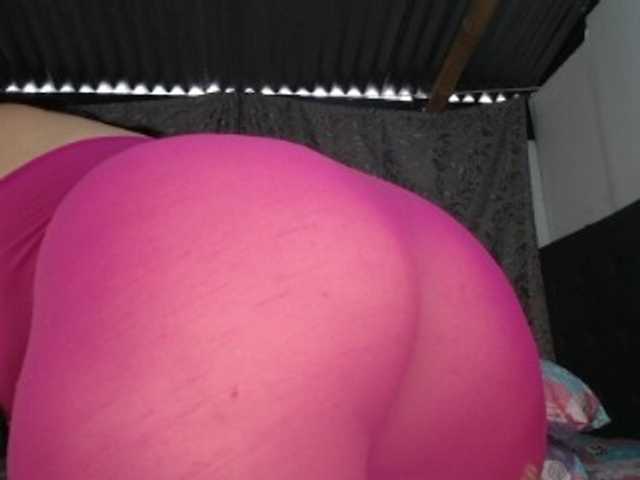 soe-lara live cam on BongaCams