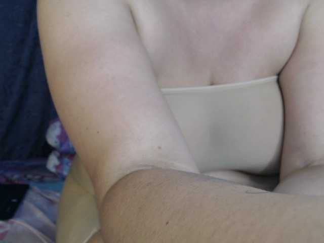 soe-lara live cam on BongaCams