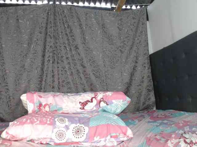 soe-lara Live Webcam on BongaCams